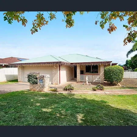 Holiday home Carindale Family Home/close To Westfield & Highway