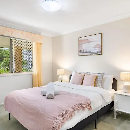Carindale Family Home/close To Westfield & Highway *