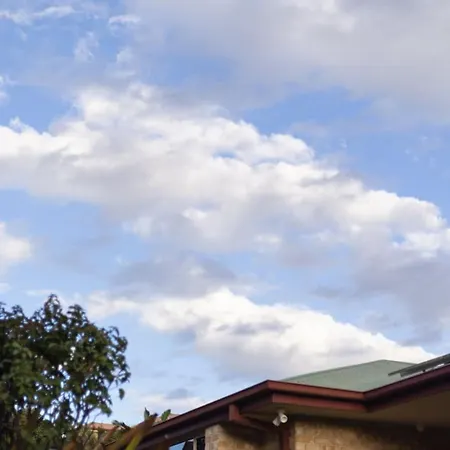 Holiday home Carindale Family Home/close To Westfield & Highway