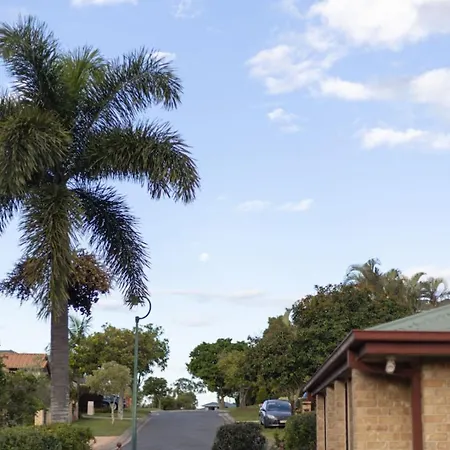Carindale Family Home/close To Westfield & Highway *