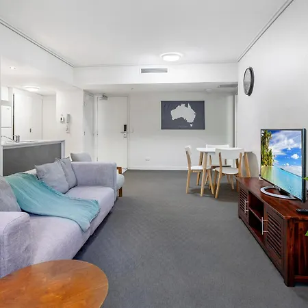 Spacious 2-bed With Pool Close To Cbd Apartment Brisbane