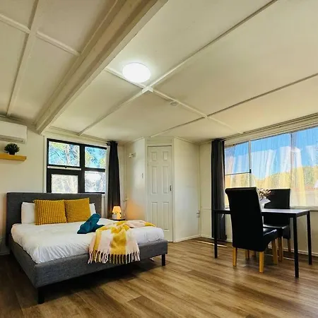 Shops Across St! Cute Studio In Salisbury Holiday home Brisbane
