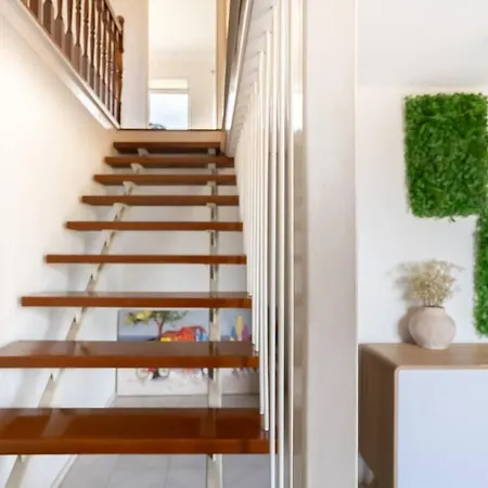 Family Cozy Retreat Near Westfield *