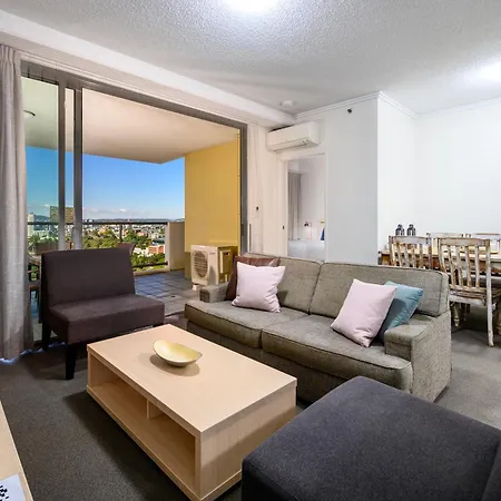 Urban Elegance Stunning River Views From 26th Fl
