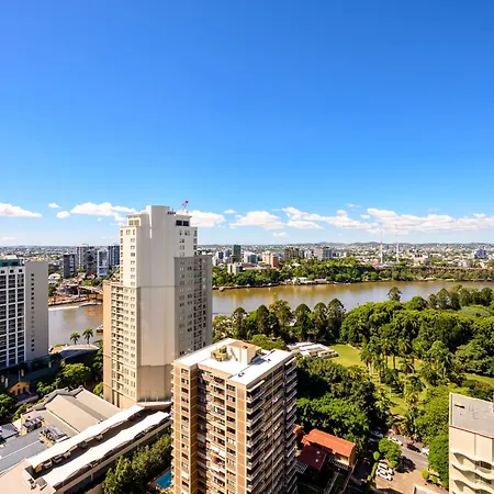 Urban Elegance Stunning River Views From 26th Fl