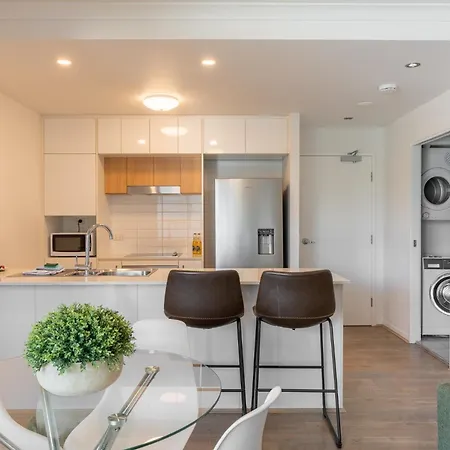 Apartment Tranquil 2-bed Inner City Retreat With Parking *