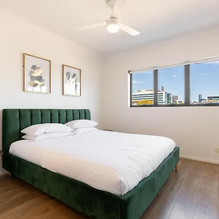 Apartment Tranquil 2-bed Inner City Retreat With Parking *