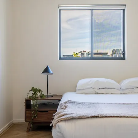 Tranquil 2-bed Inner City Retreat With Parking Brisbane