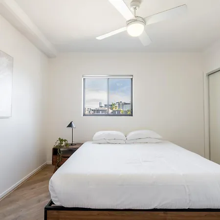 Tranquil 2-bed Inner City Retreat With Parking *