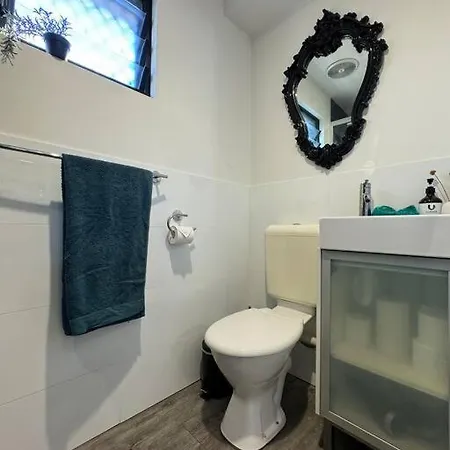 Contemporary 1br