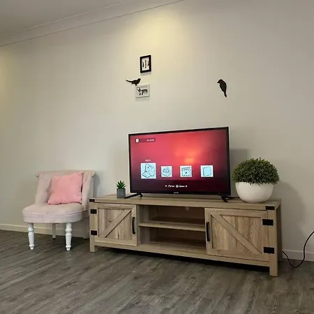 Contemporary 1br
