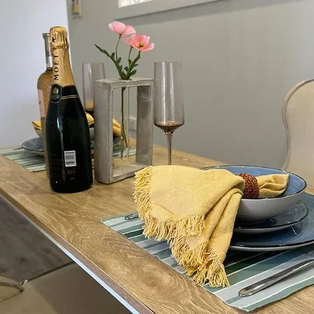 Contemporary 1br *