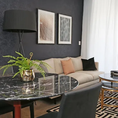 Alex Perry & Hotel 4*