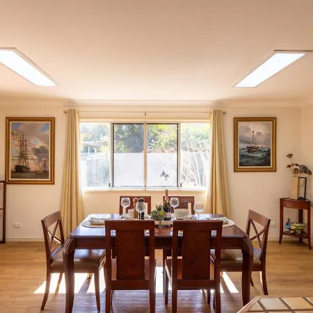 4 Beds Family House At Sunnybank Hills *