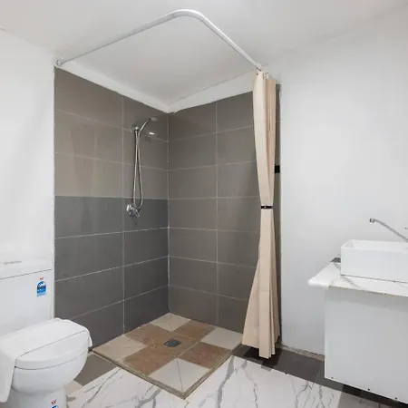 Holiday home 5 Mins To Mall Convenient 4br At Sunnybank *