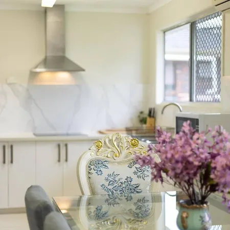 5 Mins To Mall Convenient 4br At Sunnybank Holiday home *