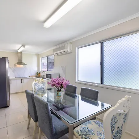 5 Mins To Mall Convenient 4br At Sunnybank Holiday home *