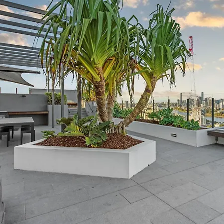 Captivating Convenience 1bed 1bath 1car Views Brisbane