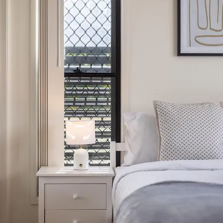 3bd Townhouse Close To Shops, Transport With Carpark Brisbane