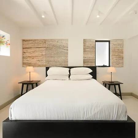 Contemporary 2-bedroom With Movie Apartment