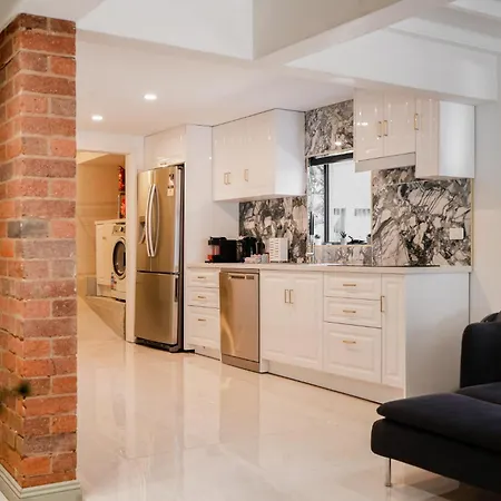 Contemporary 2-bedroom With Movie Brisbane