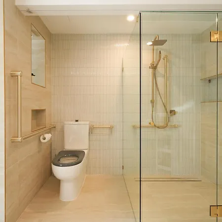 Contemporary 2-bedroom With Movie Apartment