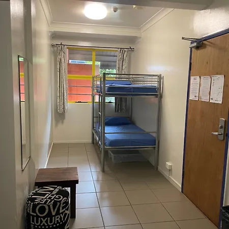 Backpackers Hq *
