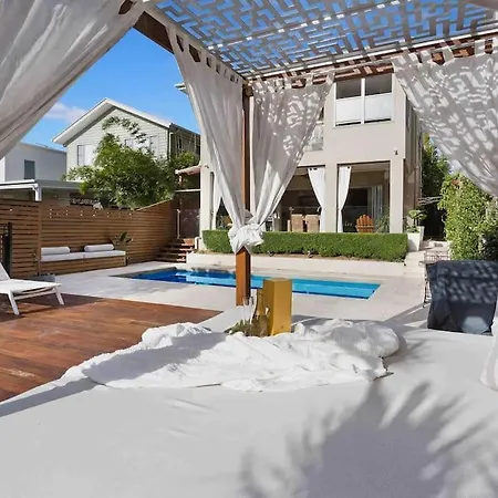 Balmoral House Retreat Pool &