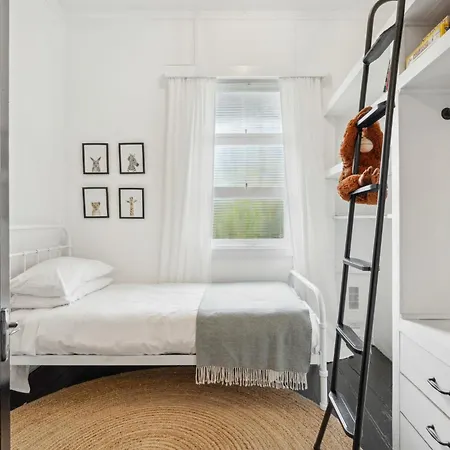 Classic Charm 3-bed Family By Oxenham Park