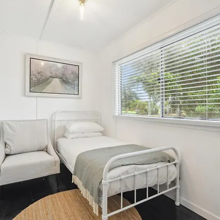 Classic Charm 3-bed Family By Oxenham Park Brisbane