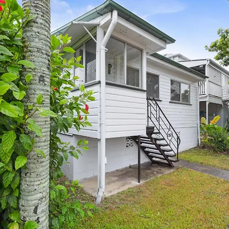 Classic Charm 3-bed Family By Oxenham Park Holiday home Brisbane