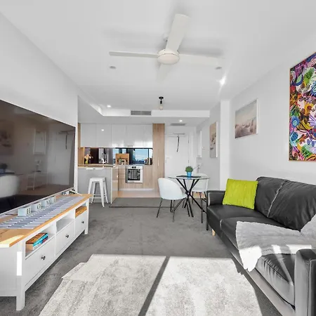 Living - 1bed,1bath,pool Apartment Brisbane