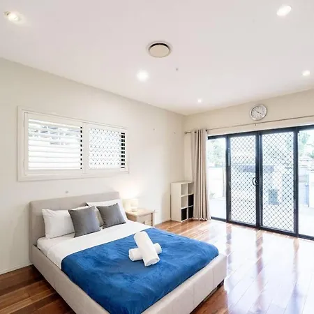 Spacious 5br 3ba W Parking And Yard In Sunnybank M11 Apartment Brisbane