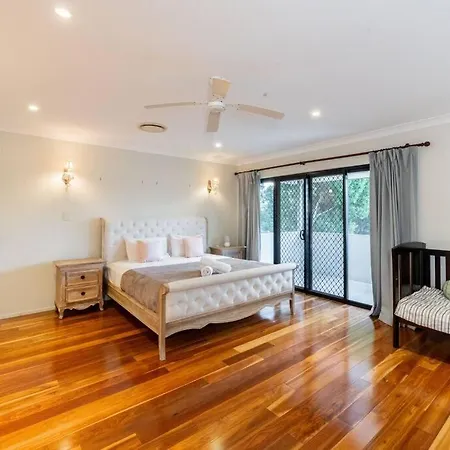 Apartment Spacious 5br 3ba W Parking And Yard In Sunnybank M11