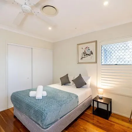 Spacious 5br 3ba W Parking And Yard In Sunnybank M11