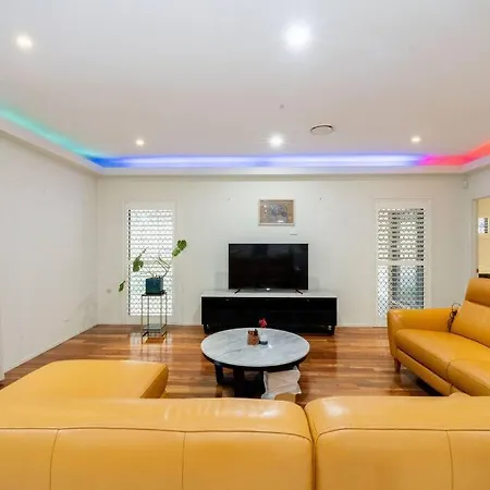 Spacious 5br 3ba W Parking And Yard In Sunnybank M11 *