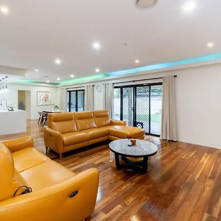 Spacious 5br 3ba W Parking And Yard In Sunnybank M11