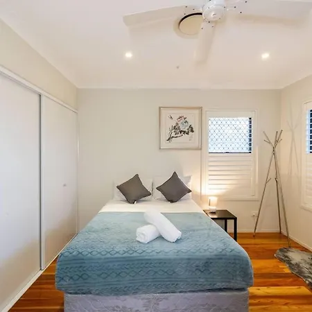 Apartment Spacious 5br 3ba W Parking And Yard In Sunnybank M11