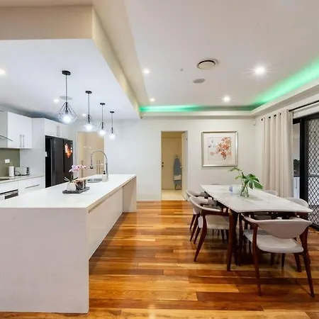 Spacious 5br 3ba W Parking And Yard In Sunnybank M11 Apartment Brisbane