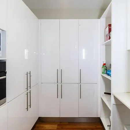 Spacious 5br 3ba W Parking And Yard In Sunnybank M11 *