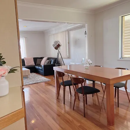 Family Cozy Retreat Near Westfield *