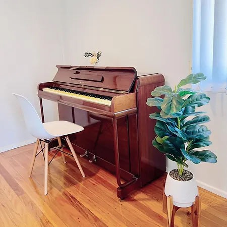 Family Cozy Retreat Near Westfield Villa *