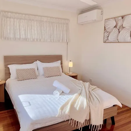 Family Cozy Retreat Near Westfield *