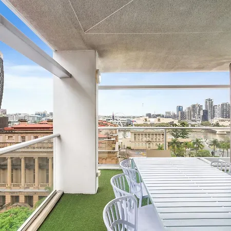 2-bed Pad With Pool & Gym Apartment Brisbane