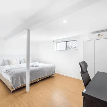 1 Bedroom Unit Near Highway Transports N Shops Holiday home *