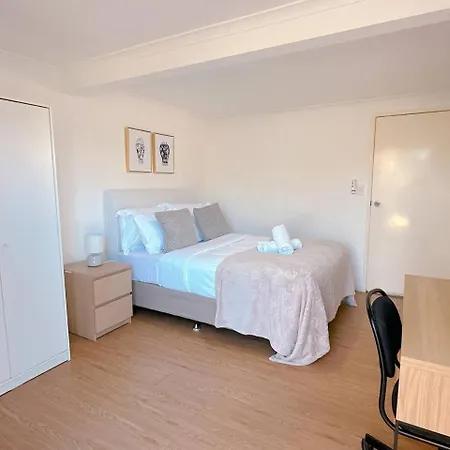 Comfy Unit Near Garden Westfield Street Parking Brisbane