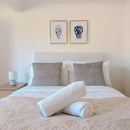 Comfy Unit Near Garden Westfield Street Parking *