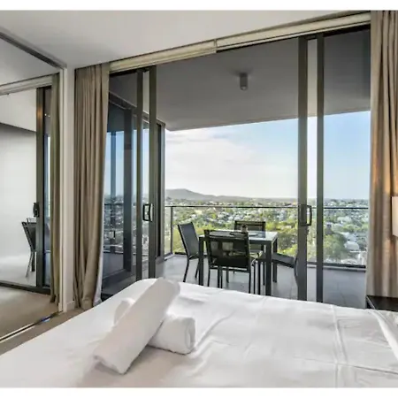 Stunning Cityview 1br Apt, 1 Min To Train Brisbane