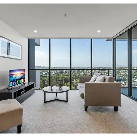 Stunning Cityview 1br Apt, 1 Min To Train Apartment *