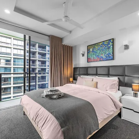 Apartment South Bank Living! ~ 1bed, 1bath, 1car, Balcony *